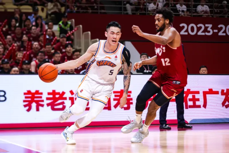 记者：刘铮极有可能与上海队签下老将合同