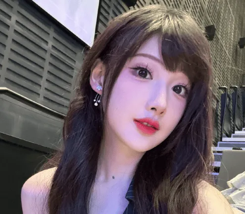 腿好长啊！琪琪晒赛场自拍照：看似困难 其实一点也不简单