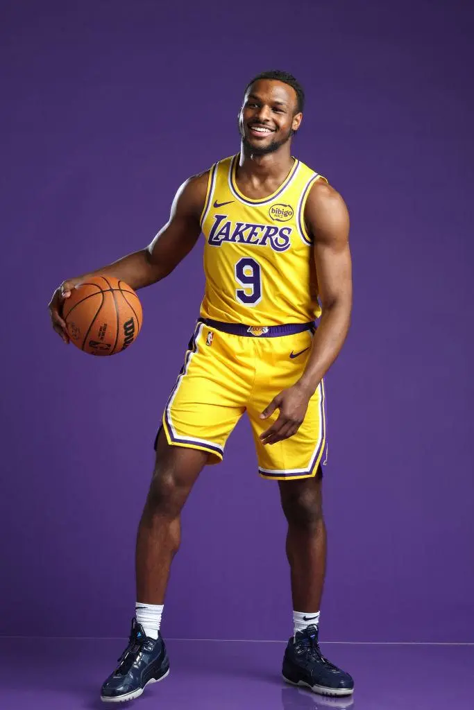 笑容满面！ NBA官方推特发布布朗尼·詹姆斯官方新秀定妆照